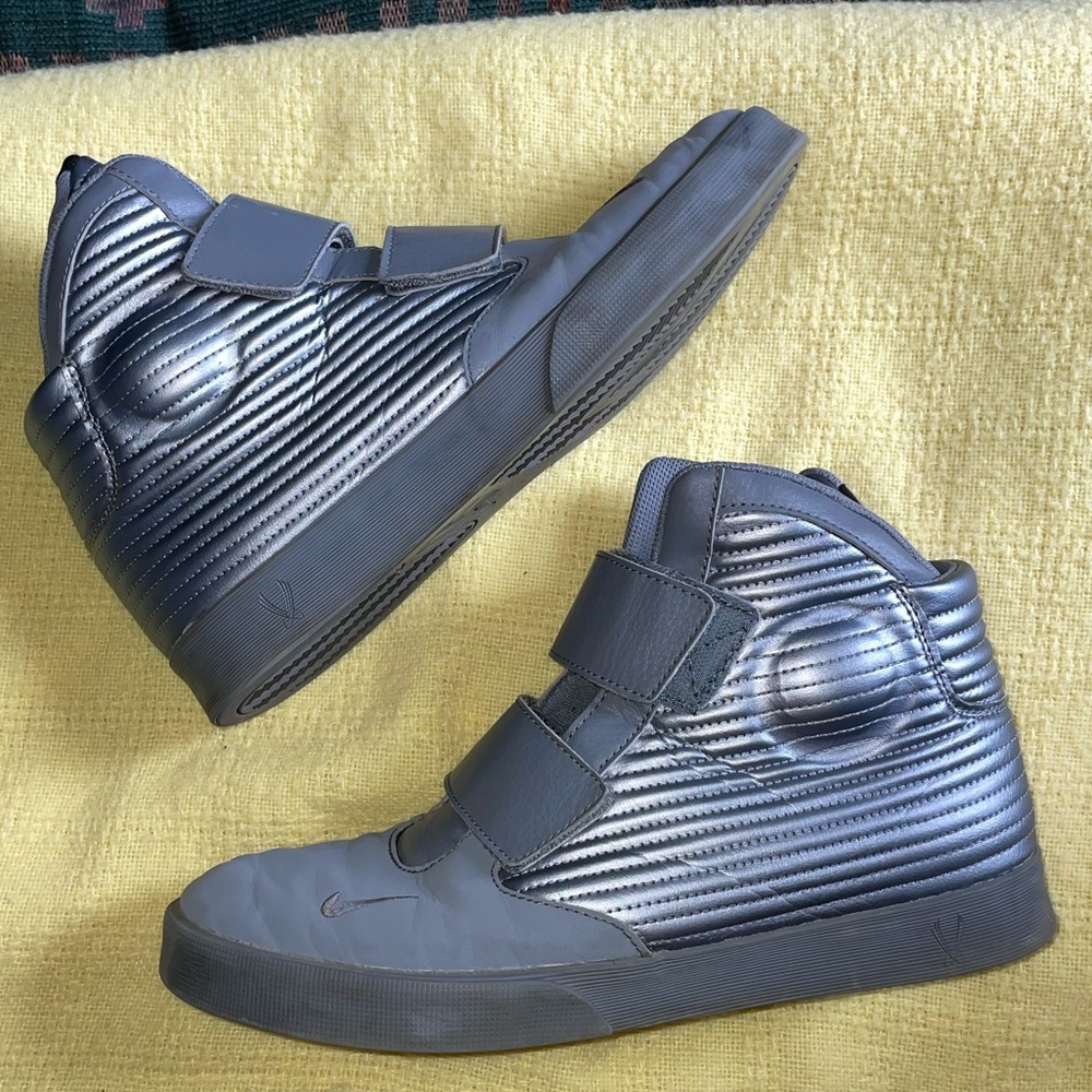 NIKE Flystepper 2k3 Silver High Top Sneaker